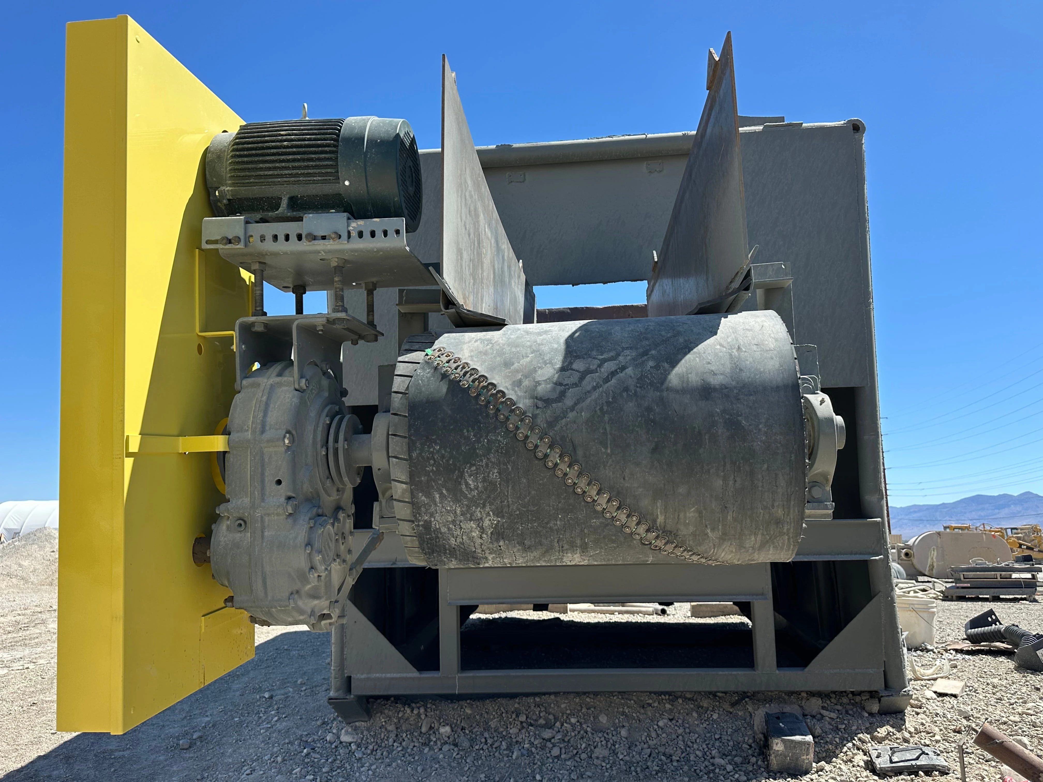 Apache conveyor drive pulley and gearbox assembly