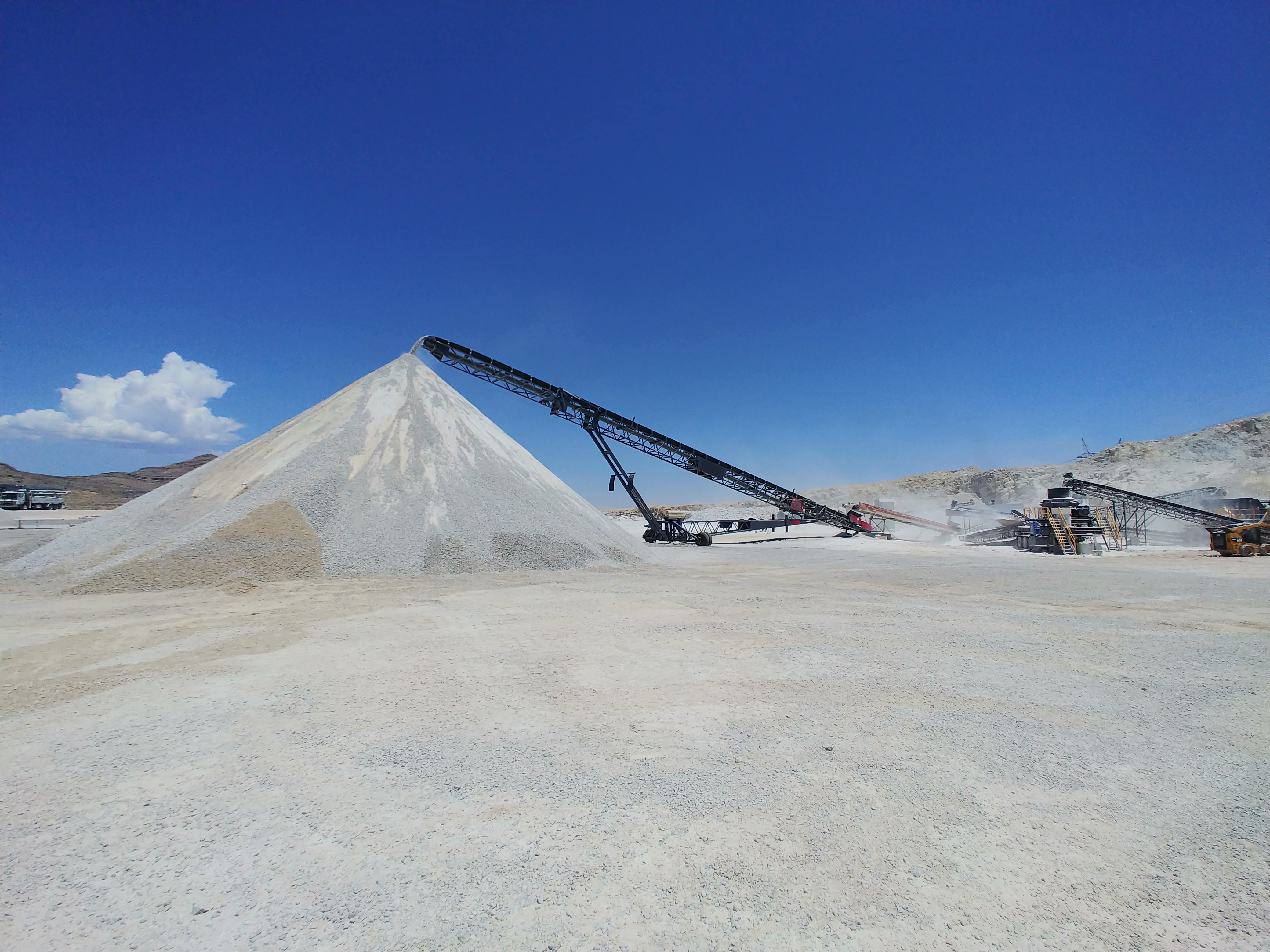 Apache Iron Works conveyor system in operation